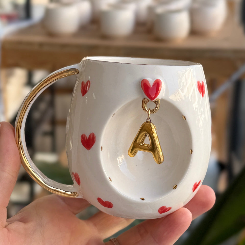 El yapımı porselen, her kupa benzersiz