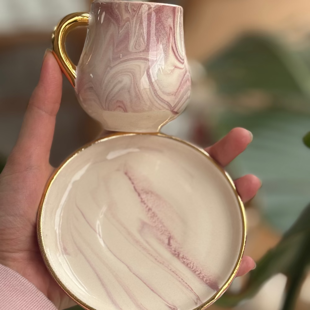 pembe fale kahve fincanı