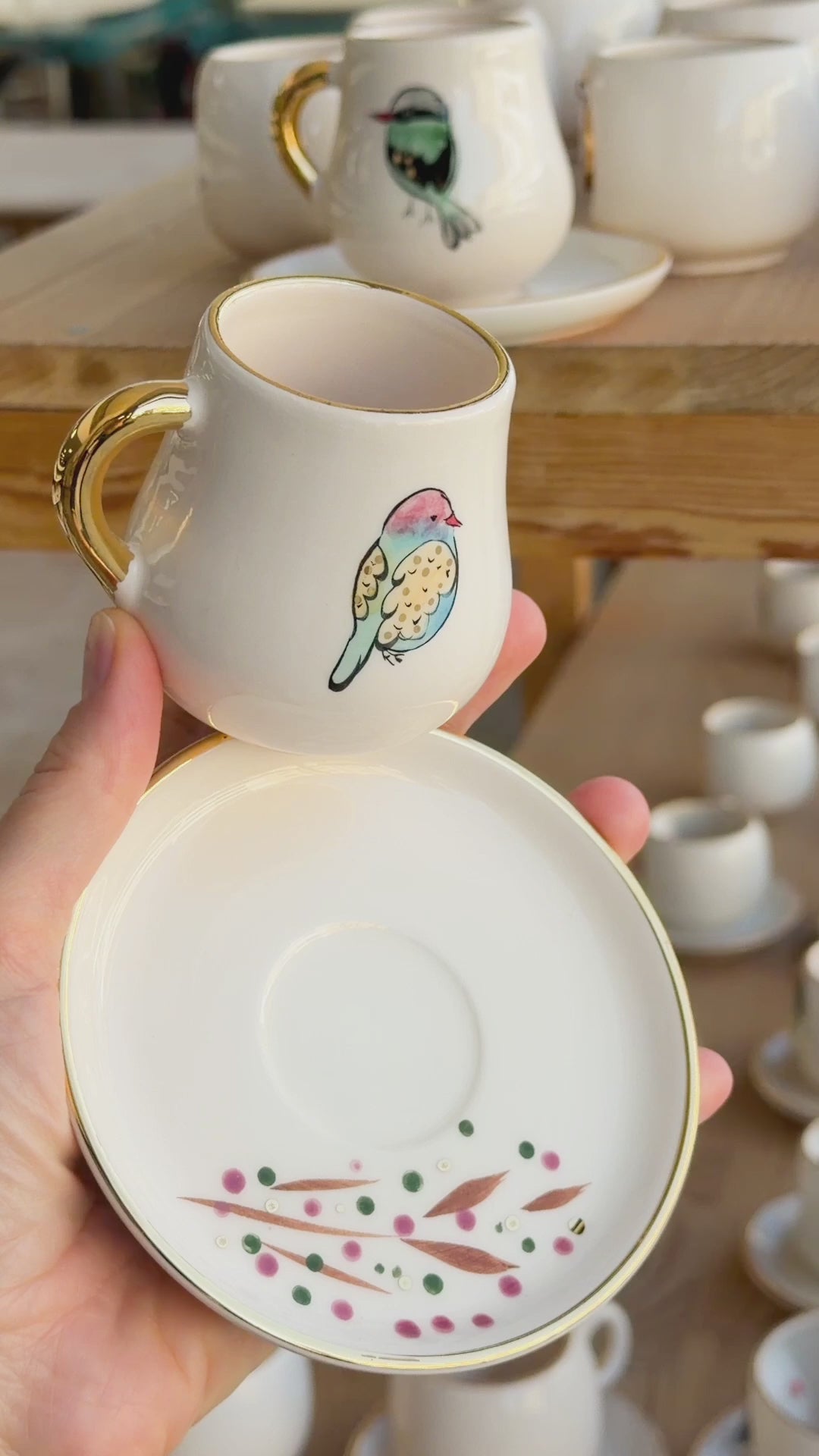 Altın Kuş Desenli Seramik Kahve Fincanı Gri Başlı